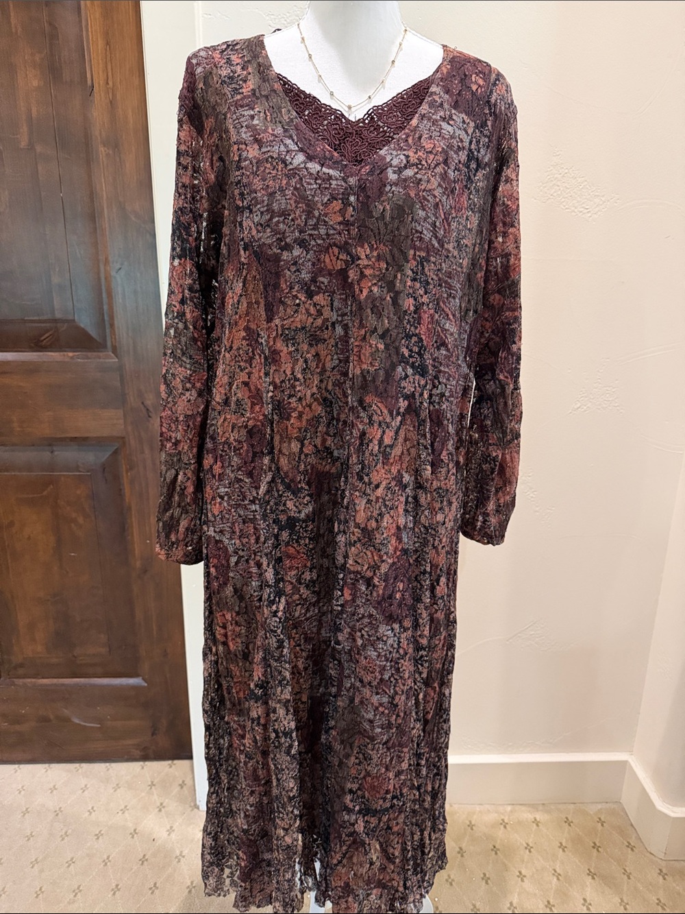 Vintage Nostalgia- Women's Lace-Trim Maxi Sleeve Dress in Brown Multi